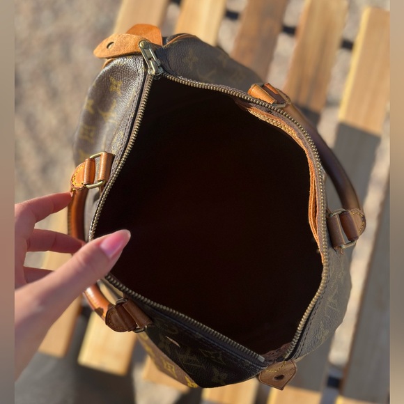 Louis Vuitton Speedy 30 LV Monogram Bag - Picture 6 of 11